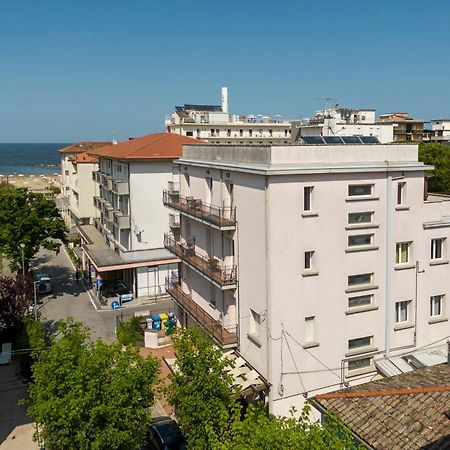 Residence Tre Trilo&Suites Rimini Zewnętrze zdjęcie