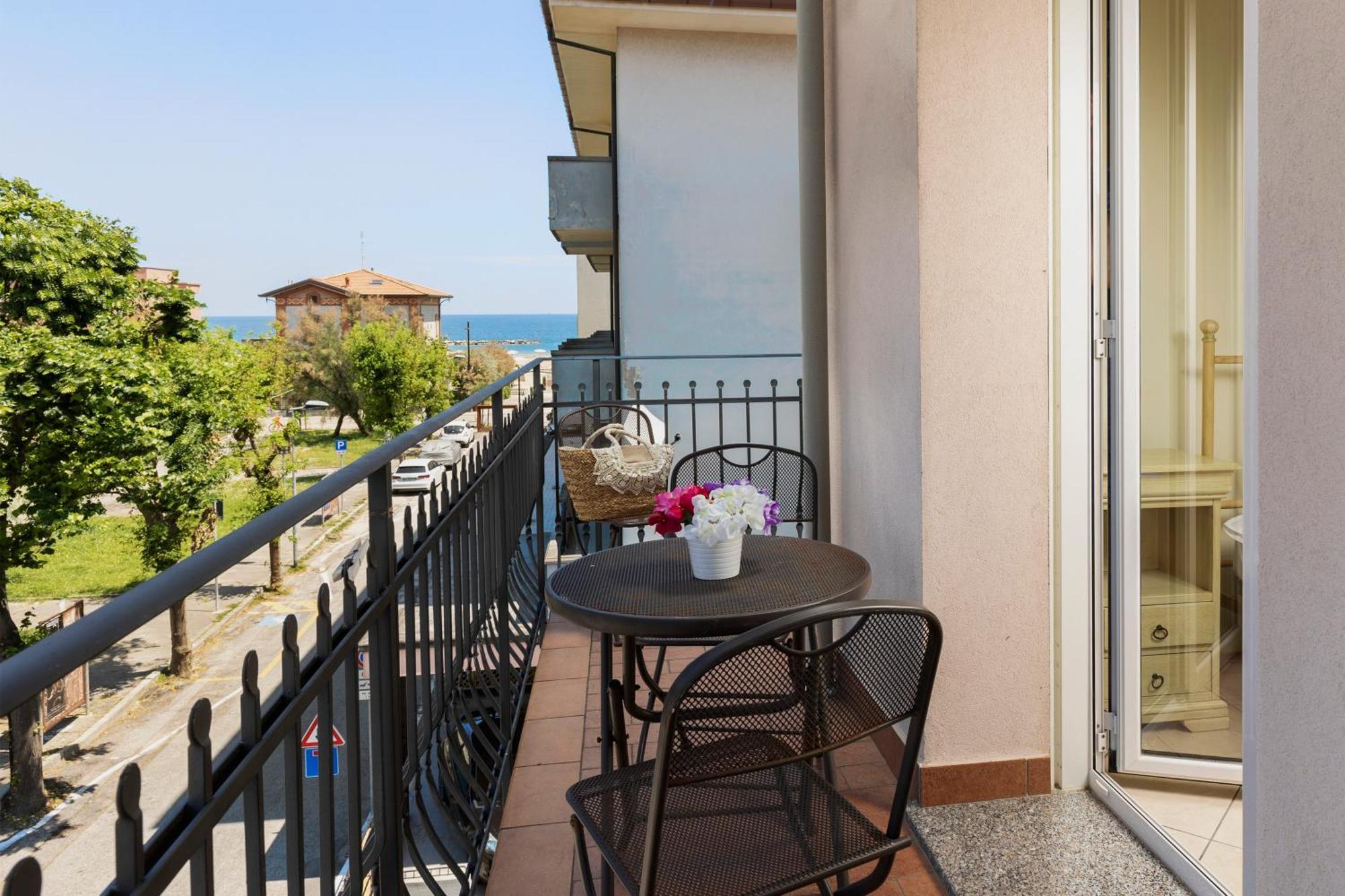Residence Tre Trilo&Suites Rimini Zewnętrze zdjęcie