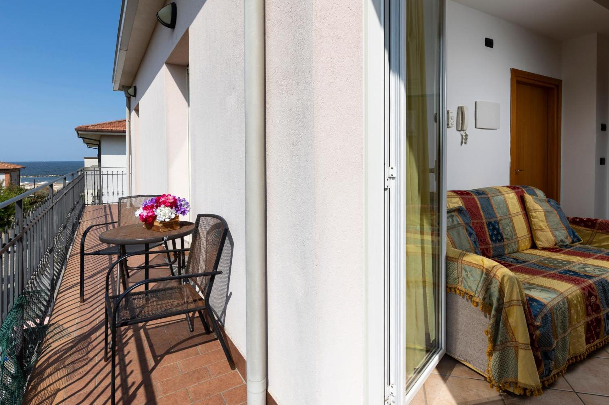 Residence Tre Trilo&Suites Rimini Zewnętrze zdjęcie