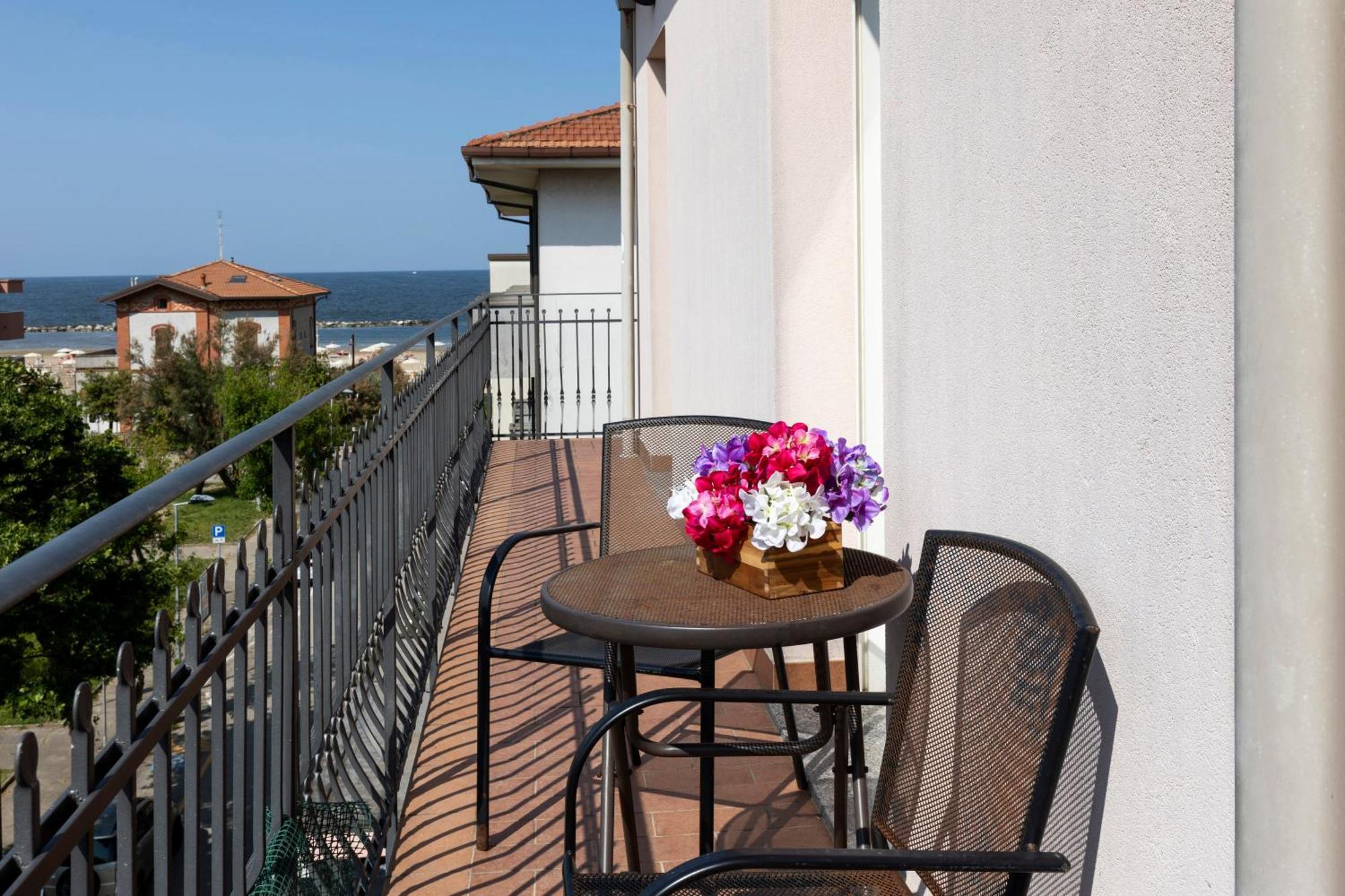 Residence Tre Trilo&Suites Rimini Zewnętrze zdjęcie
