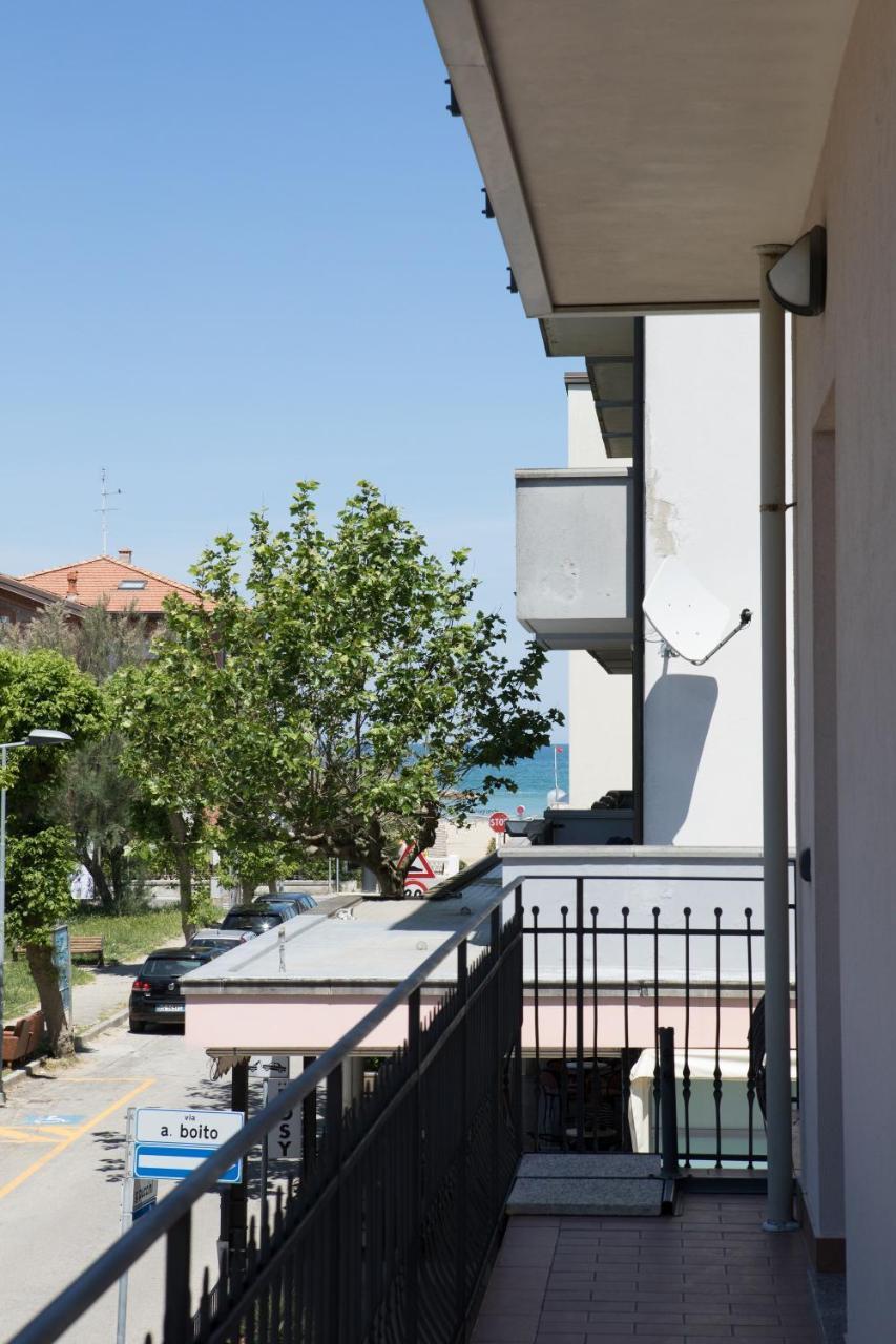 Residence Tre Trilo&Suites Rimini Zewnętrze zdjęcie