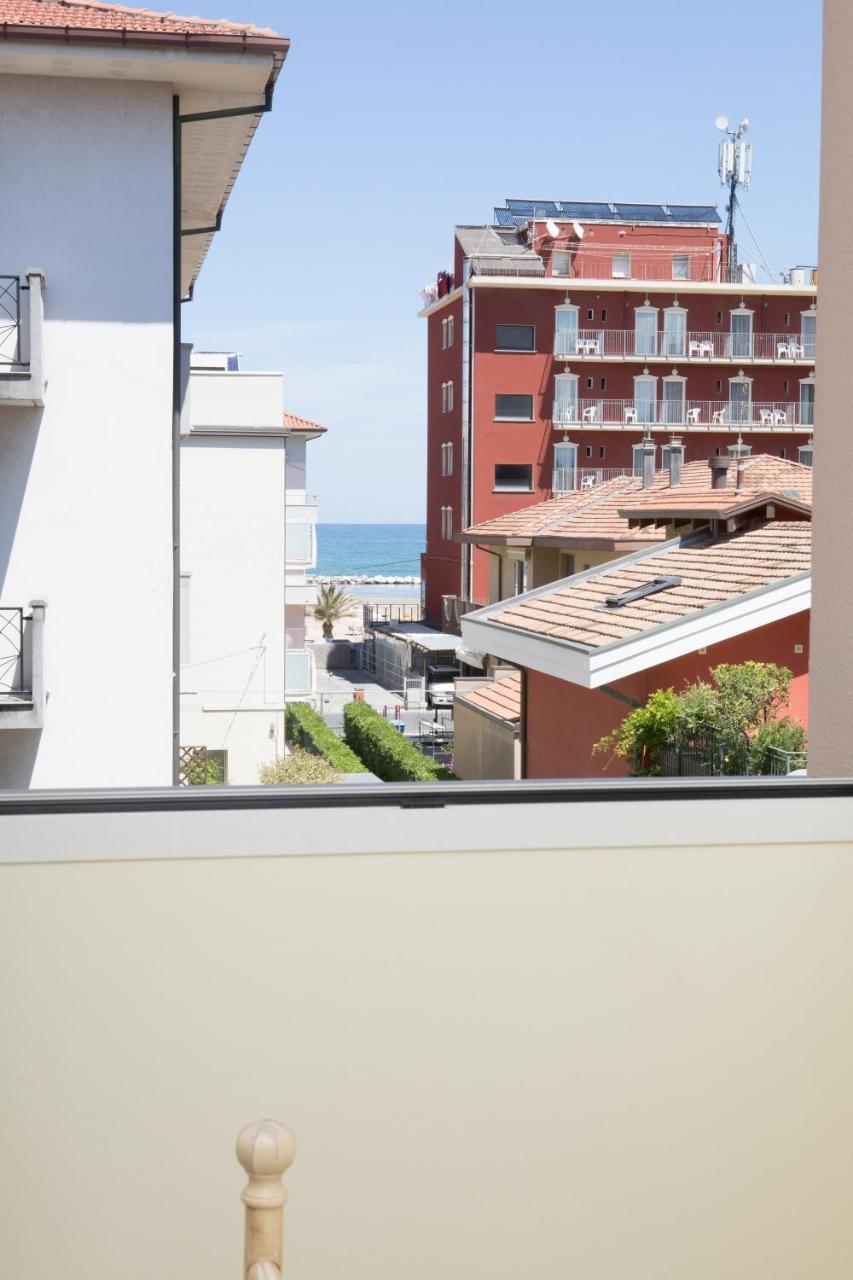 Residence Tre Trilo&Suites Rimini Zewnętrze zdjęcie